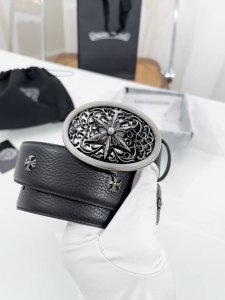 克罗心 宽度4.0Cm 是一款明星网红爱不释手品牌； 采用精选双面头层牛皮制作， 由选料到制作都是经过精心筛选， 搭配复古五金元素点缀。 呈现出独特、个性、潮流