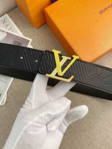 lv 特种皮腰带系列 ，原厂五金精品不锈钢钻扣，手感柔软舒适 宽3.8Cm。