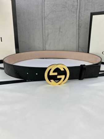宽度4.0Cm Gucci Marmont系列每一季都会推陈出新，为灵感源于70年代的标志性gg钢扣配件注入现代精髓。这款gg Supreme帆布腰带反面采用黑 - 点击图像关闭