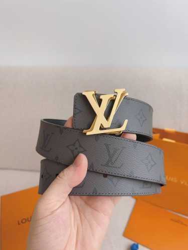 高端品質，實物拍攝 批 配全套禮盒 Lv 路易威登 原版品質 代工廠貨品 40Mm寬度 正品一體鑄造五金鋼扣，原廠皮料 雙面原廠定制面料，可雙面使用！區別市