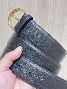 Gucci 当季新款 双面进口原版皮 一面猪皮纹 一面平纹 搭配精品 经典扣 时尚 美观大方 管网同步