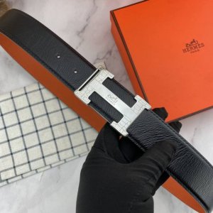Hermes爱马仕 男士双面皮腰带38Mm 双面进口花纹皮压制。可双面使用 专柜走线 搭配新款扣。