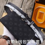 品牌：Lv.易路威登双件套 型号：木盒装，皮带+钱包，两件套 等级：意大利进口百分百头层牛皮，Lv.易路威登，世界著名奢侈品品牌，经典格子系列，黑格咖啡格老花，