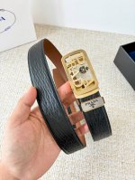 品名：普拉达 Prada腰带 皮带自动带 DDD 型号：自动带，经典纯钢材质自动扣，图片实物拍摄 DDD 材料：百分百头层牛皮，保证真皮。24K纯钢扣专柜同等质