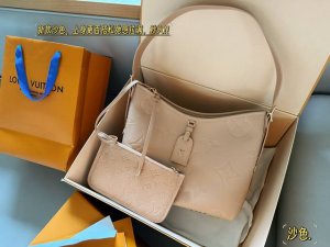 配盒 Size：29*22Cm L家 Carryall 真的超实用！ 配置有子母袋和宽肩带 L新色！高级 细节细节 .完美 新款沙色，上身更百搭松弛感拉满，秒入