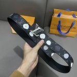 圖片包裝10 寬：40Mm 驢家Ss新品 Nxykivinitiales 來自路易威登X草間彌生合作系 列，展現手繪效果波點印花的藝術精髓。Monogram E