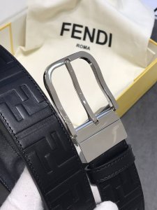 配送专柜包装 打孔针 特批新款 Fd 宽40Mm 标志造型皮带，钉扣式带扣。进口牛皮印有浮雕 纯手工手绘黑色Ff 图案，撞色皮，镀金表面金属制品，品质保证，非市