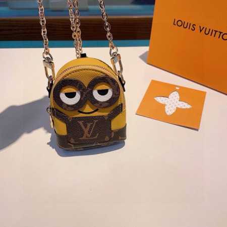 原单货 Louis Vuitton 小黄人链条斜挎小包，Mini包包 可装银行卡蓝牙耳机 钥匙扣零钱包 耳机包 包包挂饰 搭配链条可斜挎。尺寸12X9Cm 顶级 - 点击图像关闭