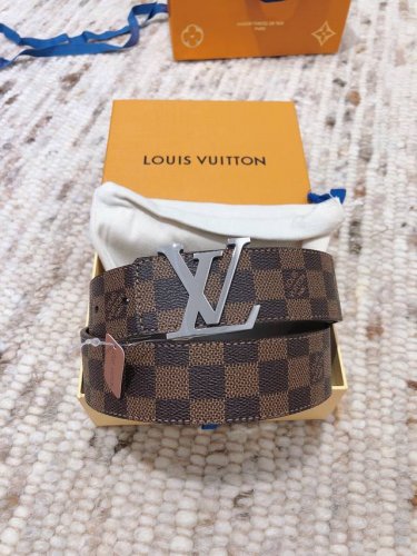 配全套包装礼盒 Louis Vitton 原单实拍 4.0Cm男款 精细打磨钢扣 原版开料 带身双面设计