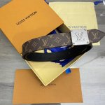 女士腰带 品牌：Lv、、路易、、威登！ 原单： 皮带腰带：双面使用专柜质量、百分百头层牛皮、24K纯钢扣、送人自用首选、保证真皮 包装：请认准图片专柜包装、送打