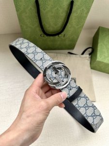 特 宽度3.8Cm Gg Marmont系列每一季都会推陈出新，为灵感源于70年代的标志性双G搭扣注入现代精髓。这款黑色 米色和乌木色Gg Supreme帆布腰
