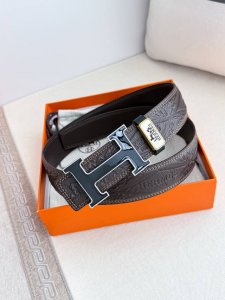 品名： 爱玛仕.Hermes腰带 皮带 原单 型号：挂扣，经典纯钢材质扣头，双面头层牛皮，图片实物拍摄 材料：双面头层牛皮，挂扣系列，纯钢材质扣头，镀钯电镀工艺