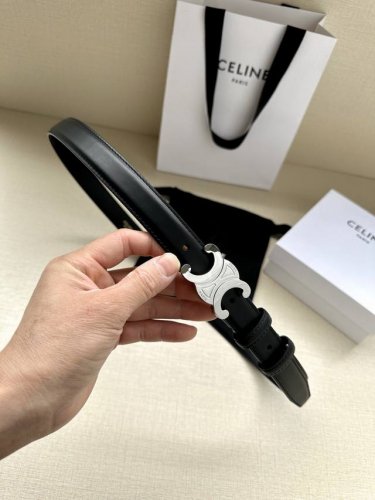 宽度2.5Cm Celine Triomphe中号光滑进口牛皮革腰带 头层牛皮 中腰 宽度1英寸 2.5厘米 Triomphe 配领扣带扣 编号：45Ak93A
