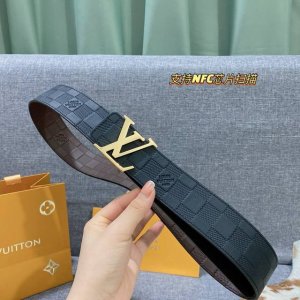 支持Nfc芯片扫描礼物Lv皮带宽度：4.0Cm 专柜同步最新系列，双面头层牛皮压棋盘格带身双面可用搭配精致雕大波浪字母挂扣钢扣，媲美代购欢迎对比时尚百搭，品味的