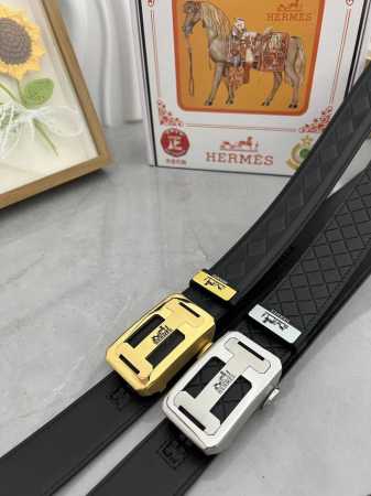 品名：Versace.范思哲 自动带 材质：原单牛皮腰带 百分百头层牛皮腰带保证真皮，24K纯钢扣，专柜原单品质、做工精细，时尚大牌，送人自用首选 包装： 请认 - 点击图像关闭