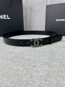 特 宽度3.0Cm Chanel 香奈儿 平纹牛皮金 银 色金属暗印品牌logo磨胶钢扣。