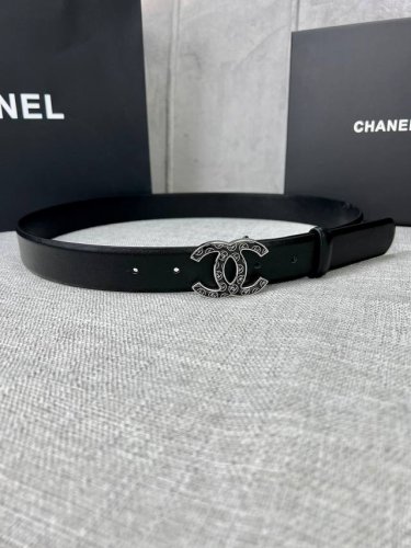 特 宽度3.0Cm Chanel 香奈儿 平纹牛皮金 银 色金属暗印品牌logo磨胶钢扣。