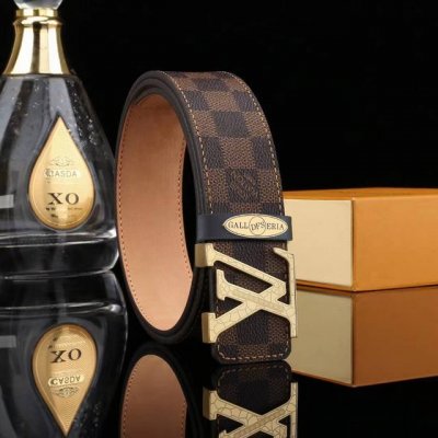 高端品质，实物拍摄 批￥ 配全套包装 品牌：Lv海外原单 扣头材质：精品实心钢扣 带身材质正面：40Mm宽度采用双面进口原版皮腰带，真空电镀五金扣头实物拍摄一等