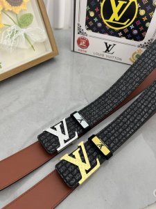 品名：Lv..路易..威登原单 材质：原单牛皮腰带 百分百头层牛皮腰带保证真皮，24K纯钢扣，专柜原单品质、做工精细，时尚大牌，送人自用首选 包装： 请认准如图