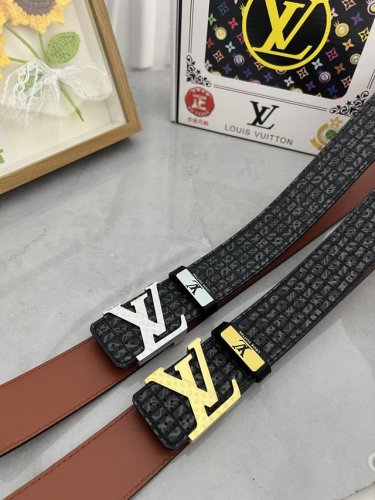 品名：Lv..路易..威登原单 材质：原单牛皮腰带 百分百头层牛皮腰带保证真皮，24K纯钢扣，专柜原单品质、做工精细，时尚大牌，送人自用首选 包装： 请认准如图