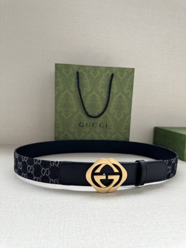 宽度3.8Cm Gucci 每一季，品牌标识都会吐故纳新，于经典之中融入新意。在这款腰带上，经典Gg标识以亮眼之姿生动呈现，与双G造型配件相得益彰。 黑色和灰色