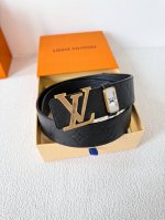 品名 Lv..路易..威登腰带皮带原单 型号 挂扣 经典纯钢材质挂扣 头层牛皮 图片实物拍摄 材料 头层牛皮 挂扣系列 纯钢材质扣头 钯镀电镀工艺永不掉色 原版