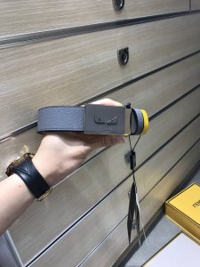 期待已久补单终于出货了 配送包装 宽35Mm，原单进口双面头层牛皮，搭配原单钌钯电镀四层磨砂小怪兽，手感.油边近乎完美，原产皮料定制，质感无可挑剔，出众的细节，