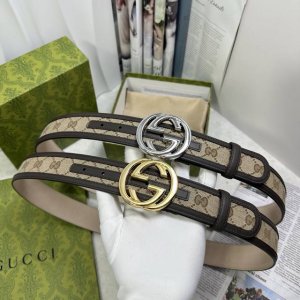 特 Gucccii 颜色：啡色，尺寸：3.8Cm，永不落幕的经典款，啡色真皮包边内饰以双G织布，工艺复杂，做工精致！铜金属扣头。高端品质