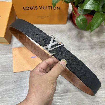 Lv.路易威登 宽40Mm双面原版小牛皮 搭配单钌钯电镀扣 完美的手感.油边 出众的设计.风格 高贵奢华 时尚大方 高清实拍 货真价实 品质保证 双面用