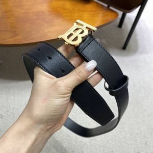 巴宝l。意大利制皮革腰带，采用百搭设计。商务休闲佩戴，饰牌搭扣装饰专属标识图案 3.8Cm宽