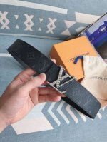 特 Lv.路易威登 全套包装 原版品质 代工厂货品 40Mm宽度 正品一体铸造五金钢扣，原厂皮料 双面原厂定制面料，区别市场货