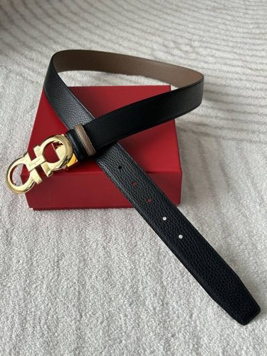 特 菲拉格慕 专柜同款 男士双面用 双面荔枝纹一面黑一面棕色 经典8字扣亮金色 宽3.4Cm 商务休闲简约百搭