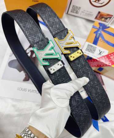 皮带：Lv..路易..威登顶级复刻. 腰带：原单品质百分百头层牛皮，保证真皮。边框叠色工艺.真空电镀.永不掉色.24K纯钢扣头层特种海豹皮双面可用专柜同等质量， - 点击图像关闭