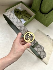 特P160 宽度3.8Cm Gg Marmont系列每一季都会推陈出新，为灵感源于70年代的标志性双G搭扣注入现代精髓。这款黑色/米色和乌木色Gg Suprem