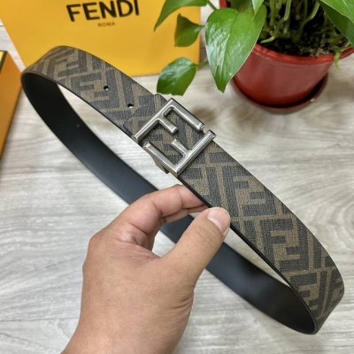 Fendi 芬迪 专柜同款 宽4.0Cm 双环正反用腰带 Ff按钉搭扣 黑色Cuoio Romano皮革材质 反面面料带有烟草黄和黑色Ff图案 四方金属饰面 时