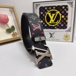 品名：Lv..路易..威登 材质：原单牛皮腰带 百分百头层牛皮腰带保证真皮，24K纯钢扣，专柜原单品质、做工精细，时尚大牌，送人自用首选 包装： 请认准如图专柜