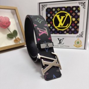 品名：Lv..路易..威登 材质：原单牛皮腰带 百分百头层牛皮腰带保证真皮，24K纯钢扣，专柜原单品质、做工精细，时尚大牌，送人自用首选 包装： 请认准如图专柜