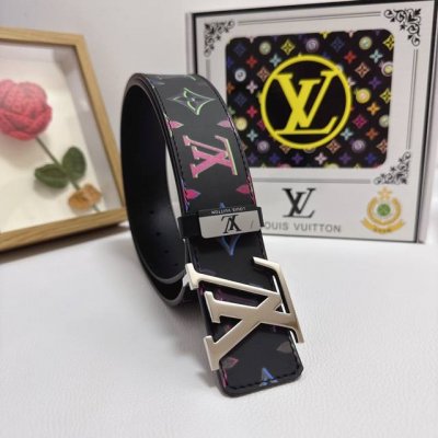 品名：Lv..路易..威登 材质：原单牛皮腰带 百分百头层牛皮腰带保证真皮，24K纯钢扣，专柜原单品质、做工精细，时尚大牌，送人自用首选 包装： 请认准如图专柜