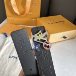 特 双面使用 LV路易男士 宽度4.0 CM 简单大方 精品五金 双面进口皮 佩戴效果非常不错 送礼自用最佳推荐