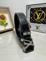 品名：Lv..路易..威登 材质：原单牛皮腰带 百分百头层牛皮腰带保证真皮，24K纯钢扣，专柜原单品质、做工精细，时尚大牌，送人自用首选 包装：