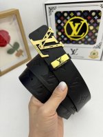 品名：Lv..路易..威登原单 材质：原单牛皮腰带 百分百头层牛皮腰带保证真皮，24K纯钢扣，专柜原单品质、做工精细，时尚大牌，送人自用首选 包装： 请认准如图