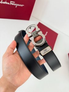 品名：菲拉格慕.Ferrgamo腰带 皮带 原单 型号：挂扣，纯铜材质经典挂扣，实物拍摄，头层牛皮 材料：百分百头层牛皮，保证真皮。纯铜材质，真空电镀永不掉色，