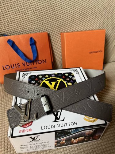 品名：Lv..路易..威登原单 材质：原单牛皮腰带 百分百头层牛皮腰带保证真皮，24K纯钢扣，专柜原单品质、做工精细，时尚大牌，送人自用首选 包装： 请认准如图