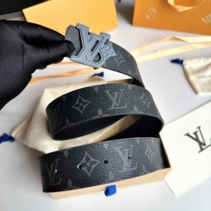 原版包裝 L0Uis Vuitt0N 專櫃最新升級版本 寬度40毫米 精湛工藝定制帆布面料襯托進口小牛皮底 搭配精鋼搭扣 雙面用 經典百搭款