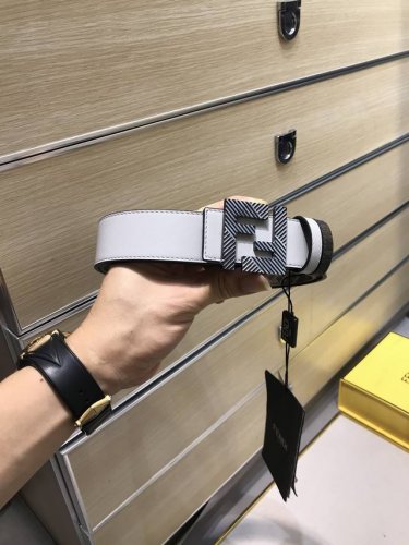 配送专柜包装 打孔针 特 新款 Fd 宽35 Mm 标志造型宽皮带，双色斜纹钉扣式带扣，进口小牛皮搭配经典老花Ff 图案，支持Nfc 芯片 ，镀金表面金属制品，