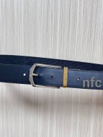 3.5双面进口牛皮，单面水波纹，搭配精品单桥旋转分身色扣。实物实拍，官网同步。