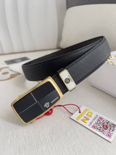 品名：范思哲.Versace.皮带腰带自动皮带 型号：自动带，纯钢材质经典人头自动扣，图片实物拍摄 腰带：百分百头层牛皮，自动带身，保证真皮。24K纯钢扣永不掉