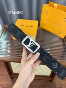 特 Louis Vuitton 独家免税店渠道货 Lv男士腰带 系列 原厂厚镀金五金 双面用精致手工绘边 柔软舒适 宽4.0Cm