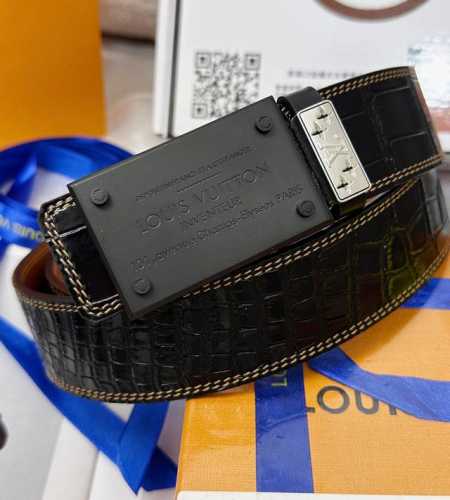 皮带：Lv..路易..威登顶级复刻- 腰带：原单品质百分百进口原厂头层牛皮，保证真皮。喷漆烤漆-哑光雾面设计.真空电镀.永不掉色.24K纯钢扣鳄鱼皮纹路双面可用