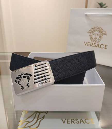 范思哲Versaec商务休闲、正装均可佩戴！腰带由柔软的小牛皮革制成，宽度4.0Cm ，扣头饰有立体美杜莎，采用真空电镀 ，时尚百搭！